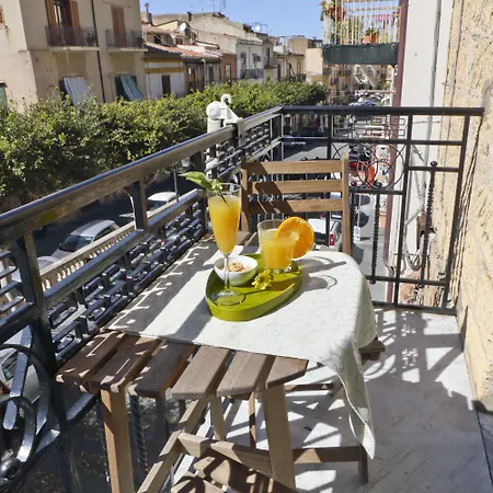 לינה וארוחת בוקר Bohemien Boutique צ'פאלו